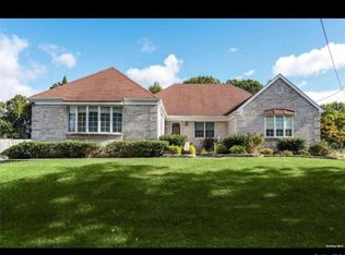 274 Evergreen Ave, Huntington Station, NY 11746