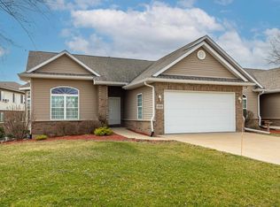 400 Woodland Rdg, Dubuque, IA 52003