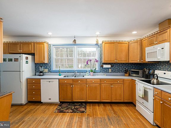 4th image of 232 Oakmont Estates Dr