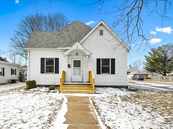 2 S Walnut St, Villa Grove, IL 61956