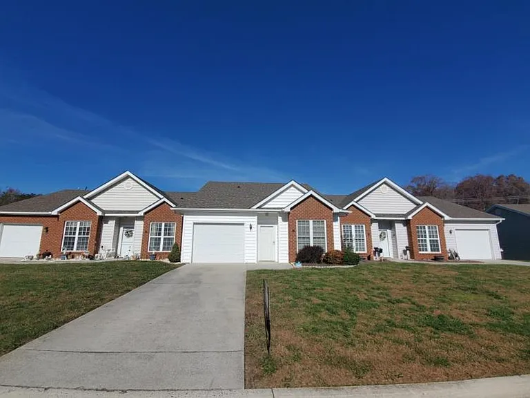 31 Crocetti Ln — Photo 1