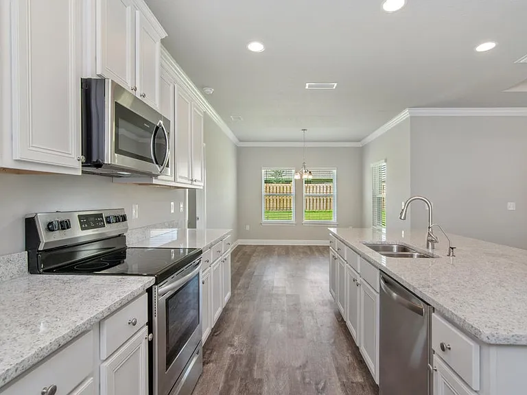 791 Cornelia St — Photo 29
