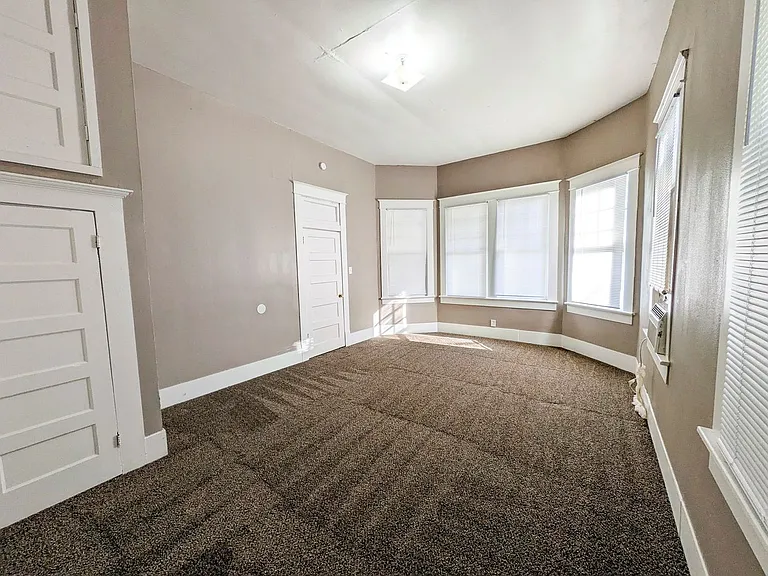 1045 Long Ave — Photo 9