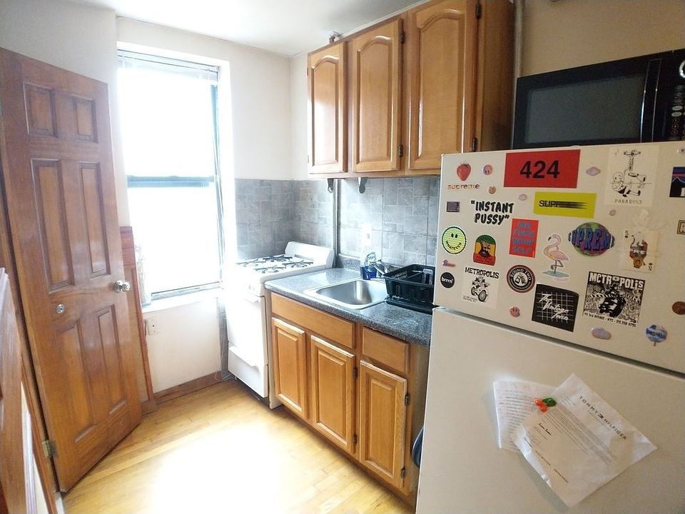 2nd image of 424 E 13th St #4B