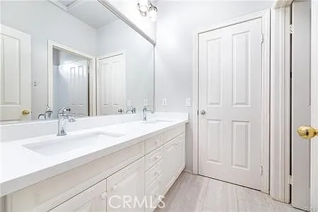 24 Silveroak — Photo 18