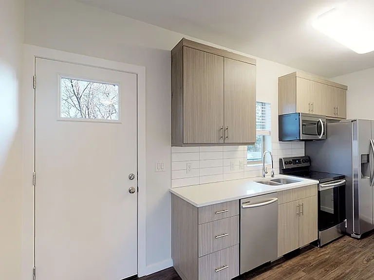 1298 Meade St — Photo 4