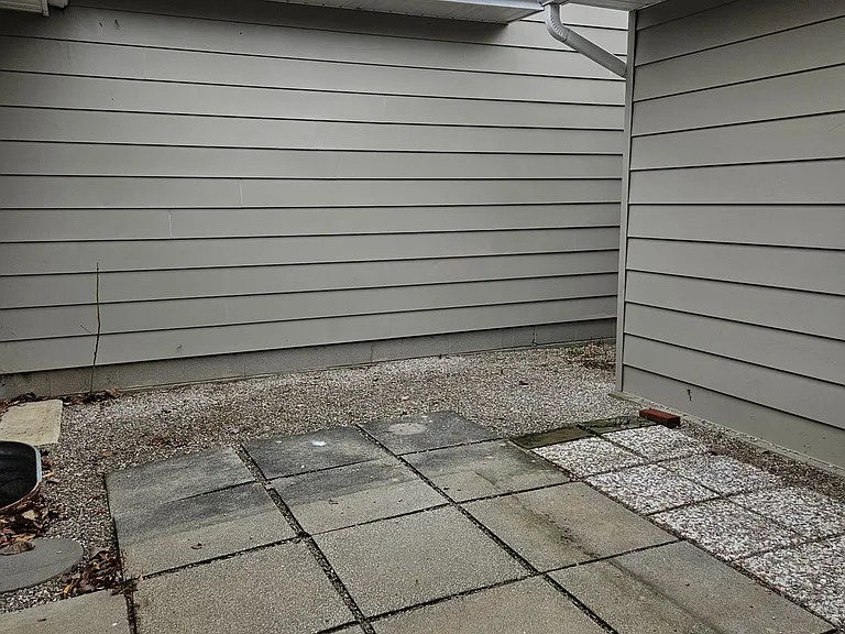 1242 Colonial Dr — Photo 16