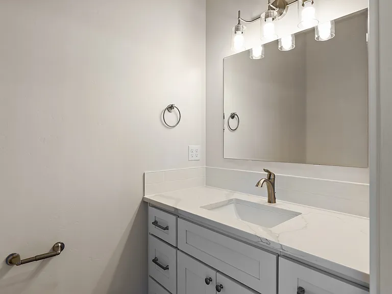 2437 S Kindful Ln — Photo 2