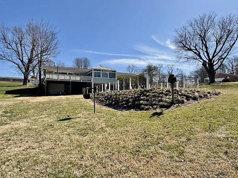 891 Leona Dr — Photo 45