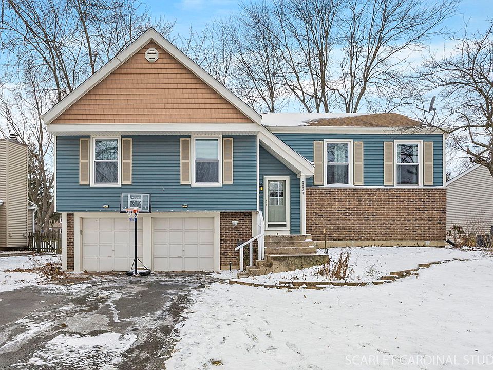 1st image of 2221 Woodland Cir