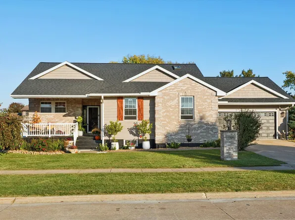 1556 4th Ave, Camanche, IA 52730