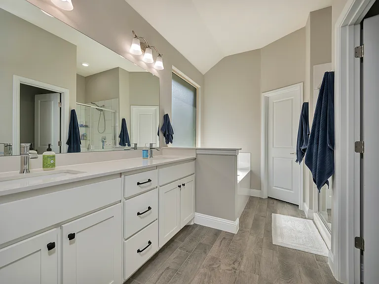 2028 Windsor Dr — Photo 16