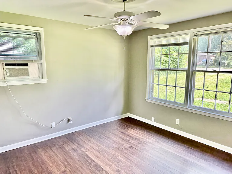 1905 Fern Dr — Photo 8