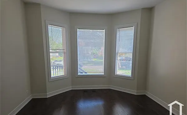 5 bed, 2800 sqft, $3,000 — Photo 2
