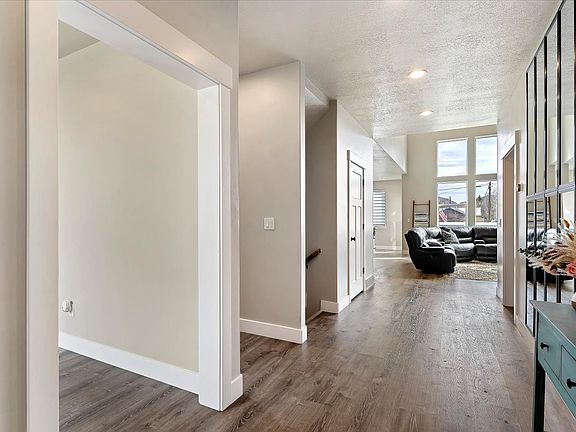 4th image of 95 S 200 W