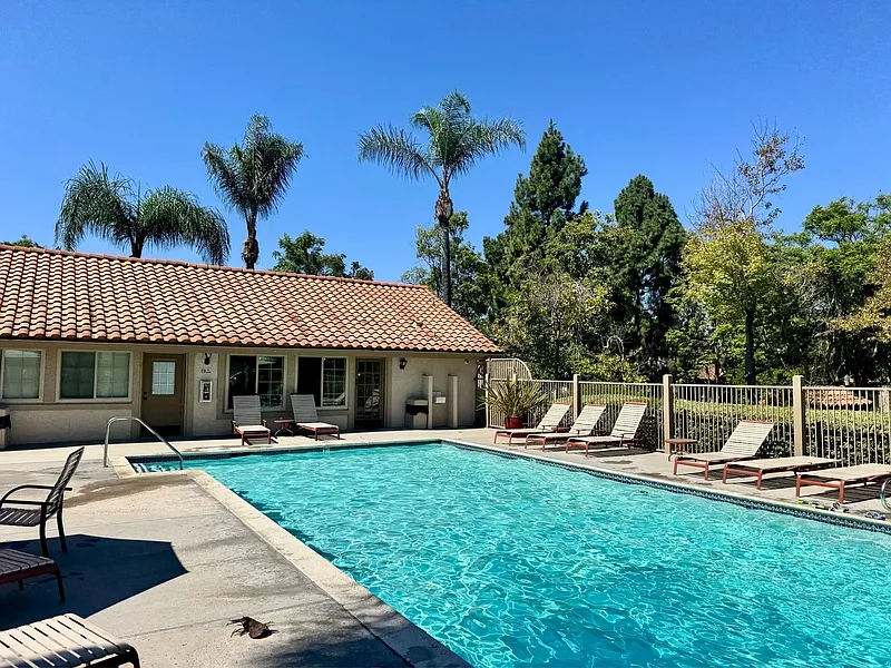 2 bed, 2.0 bath, 881 sqft, $2,800 — Photo 3