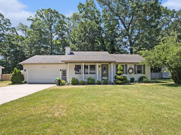 15228 Arborwood Dr, Grand Haven, MI 49417