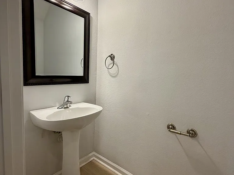 13305 Solar Dr — Photo 10