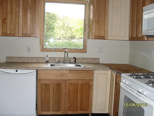 2nd image of 32 Gabon Ln