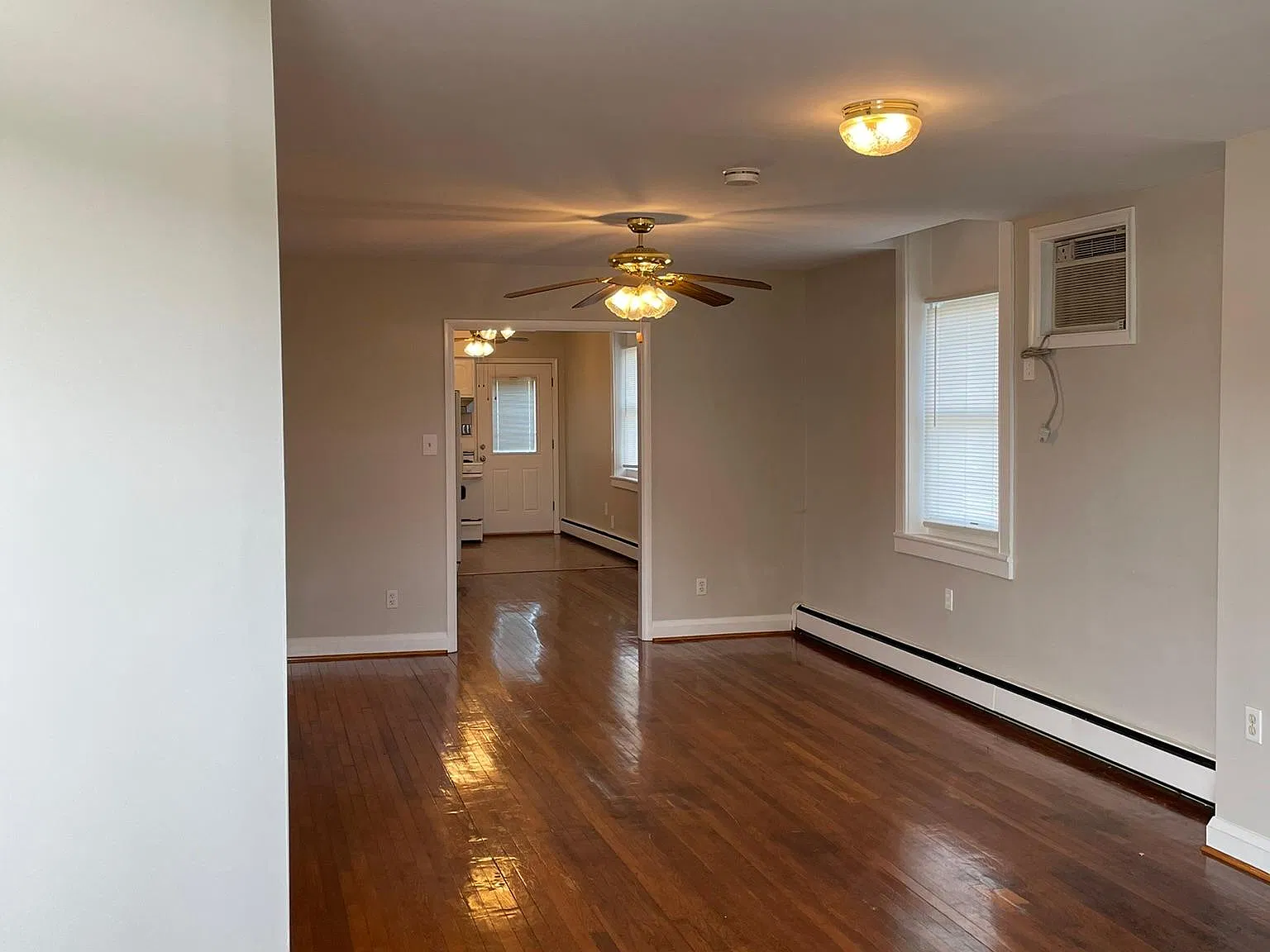 3 bed, 950 sqft, $1,485 — Photo 2