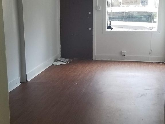 3rd image of 3745 W Montrose Ave
