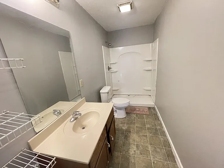 710 Tony St #B — Photo 5