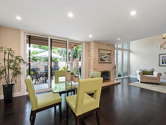 2nd image of 105 Casitas Bulevar