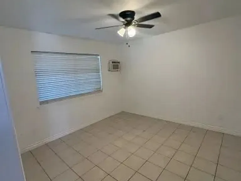 16429 Chestnut St — Photo 5