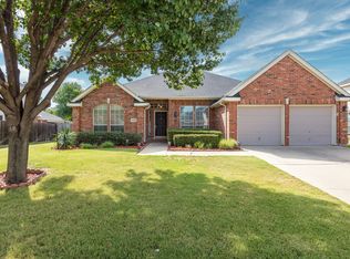 6725 Meadow Rd, Fort Worth, TX 76182