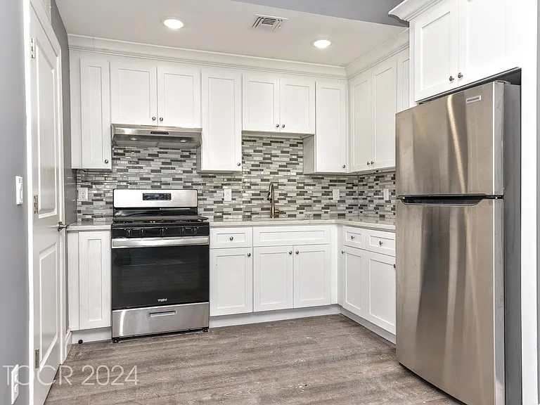 164-168 Atlantic St #303 — Photo 6
