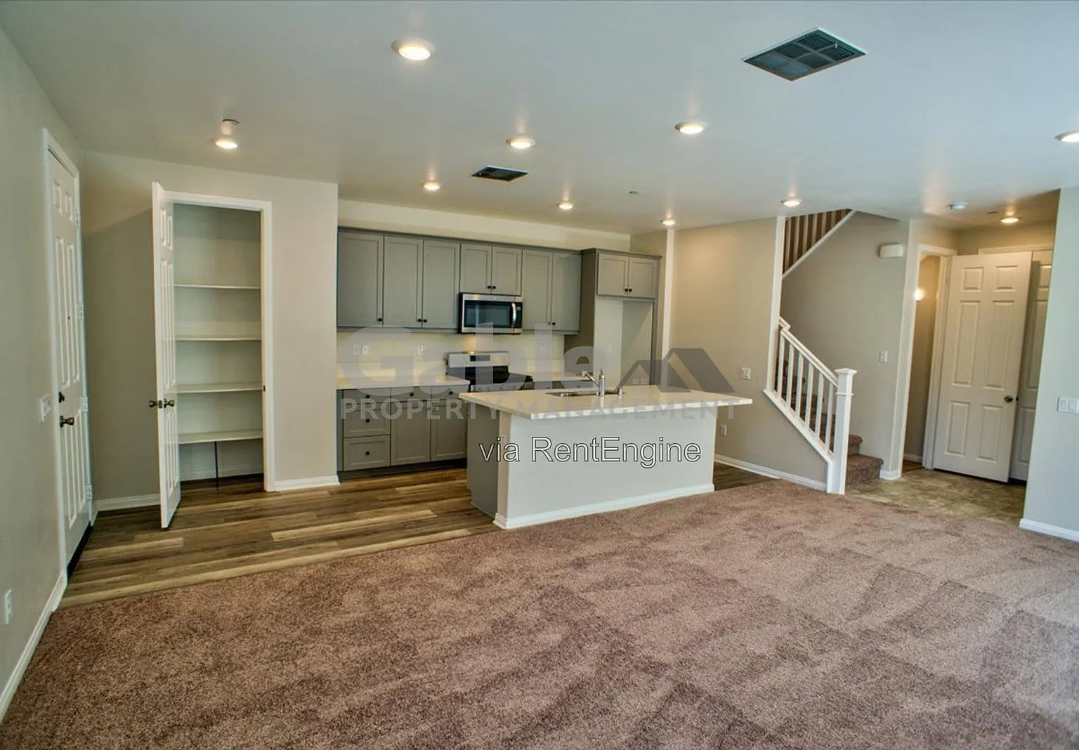 3 bed, 2.5 bath, 1412 sqft, $3,900 — Photo 3