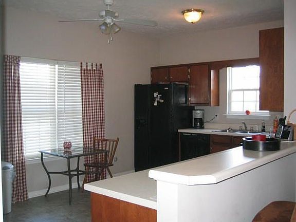 Eat-in kitchen