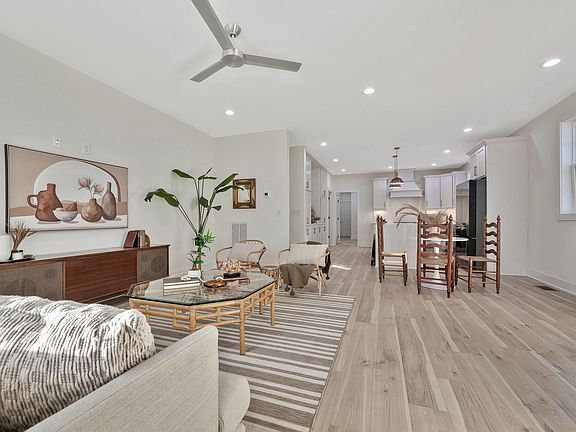 4th image of 211 Queen Ave Unit B
