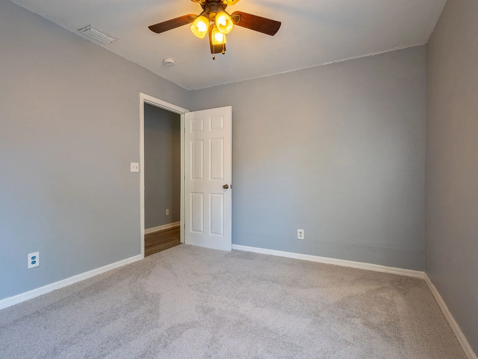 3 bed, 1050 sqft, $1,850 — Photo 3