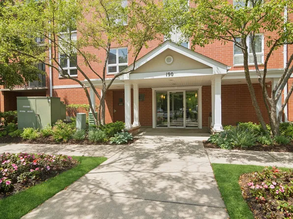 190 N Milwaukee Ave APT 705, Wheeling, IL 60090