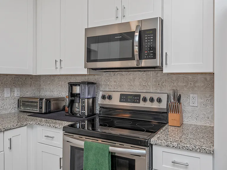 1802 Stable Ln #B2 — Photo 9
