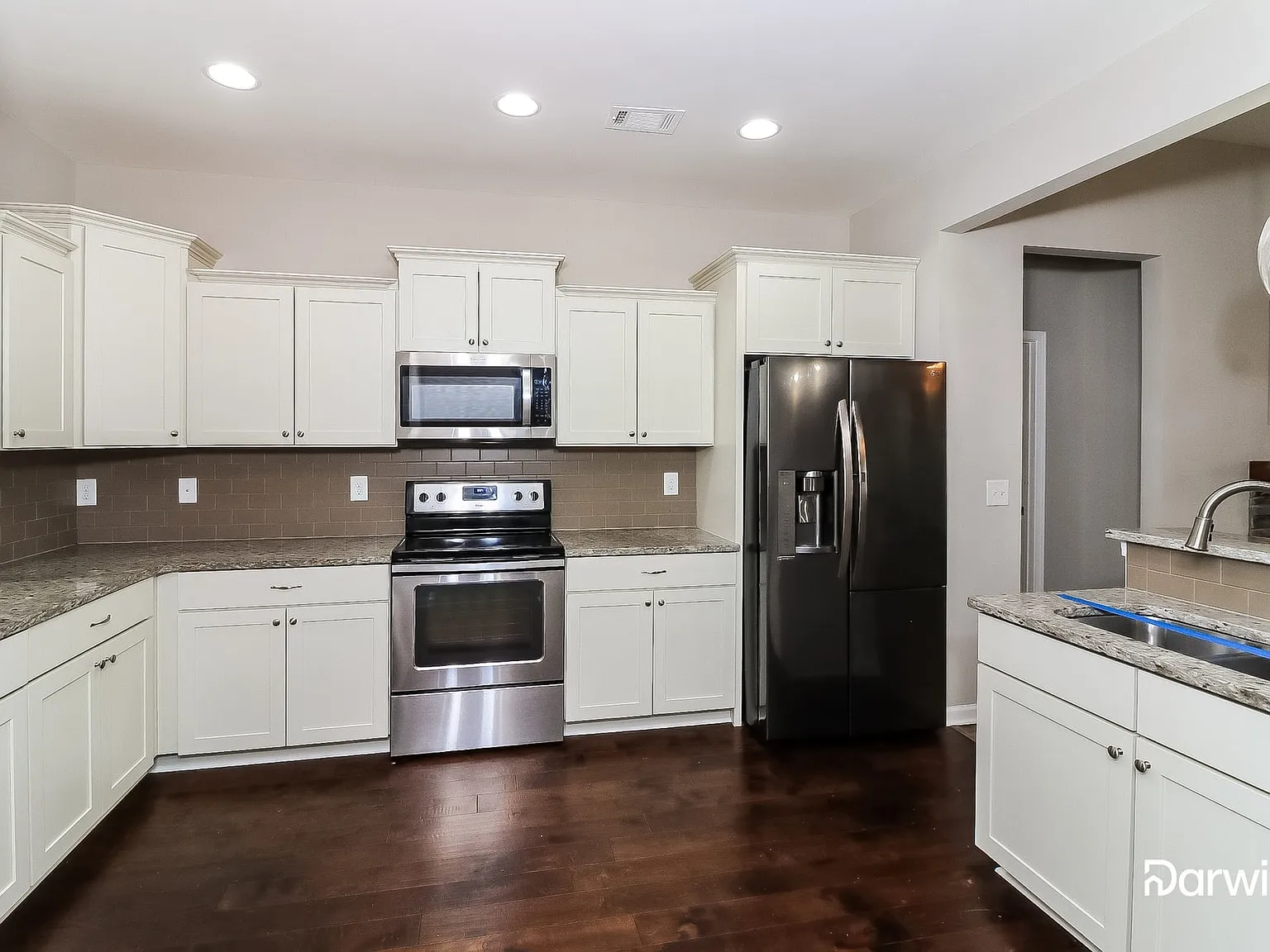 4 bed, 2.0 bath, 1926 sqft, $2,025 — Photo 3