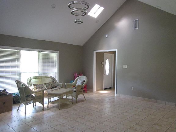 3rd image of 65 Sandalwood Dr