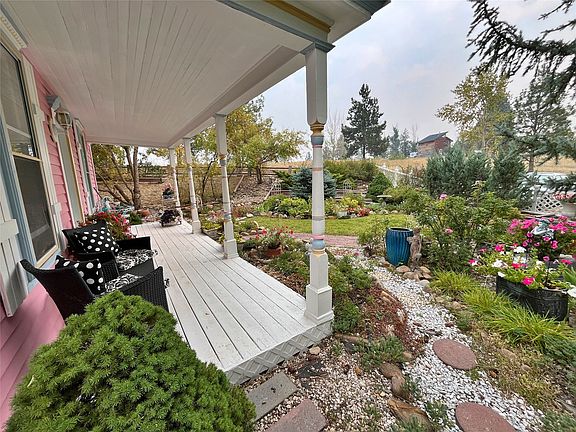 3rd image of 544 Cougar Ln