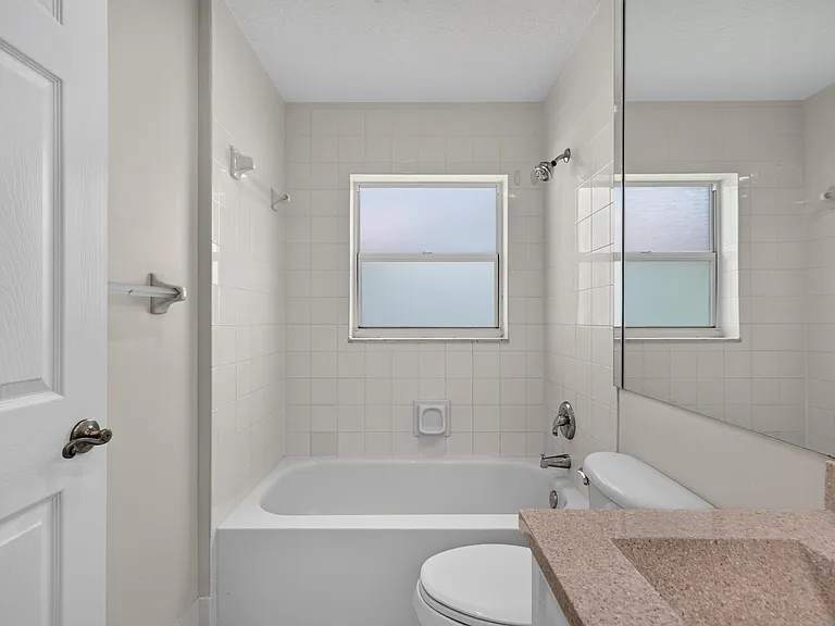 4481 NW 20th Ave — Photo 27