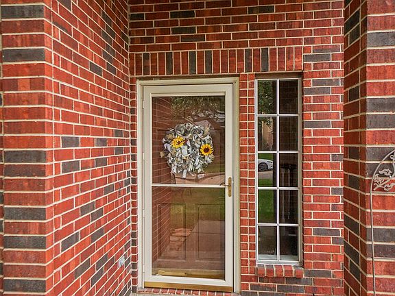 3rd image of 1019 Mountain Meadows Dr