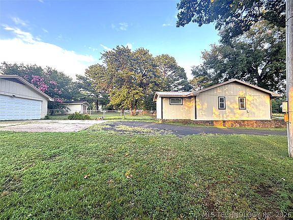 3rd image of 415641 E 1094th Rd