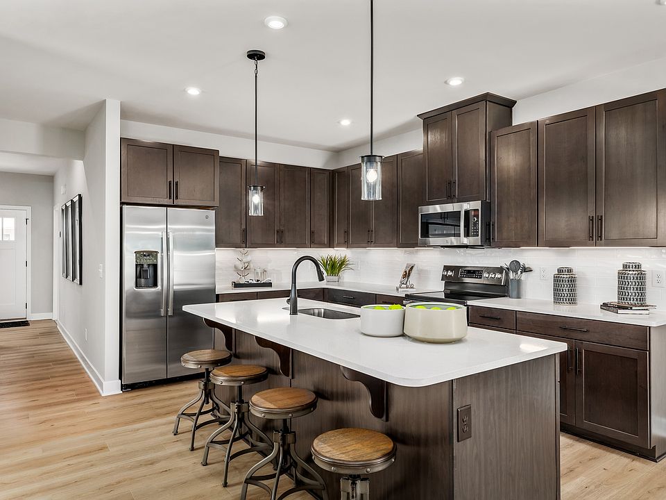 Join the list to become a VIP and get early access to your choice of homesite or quick move-in home!