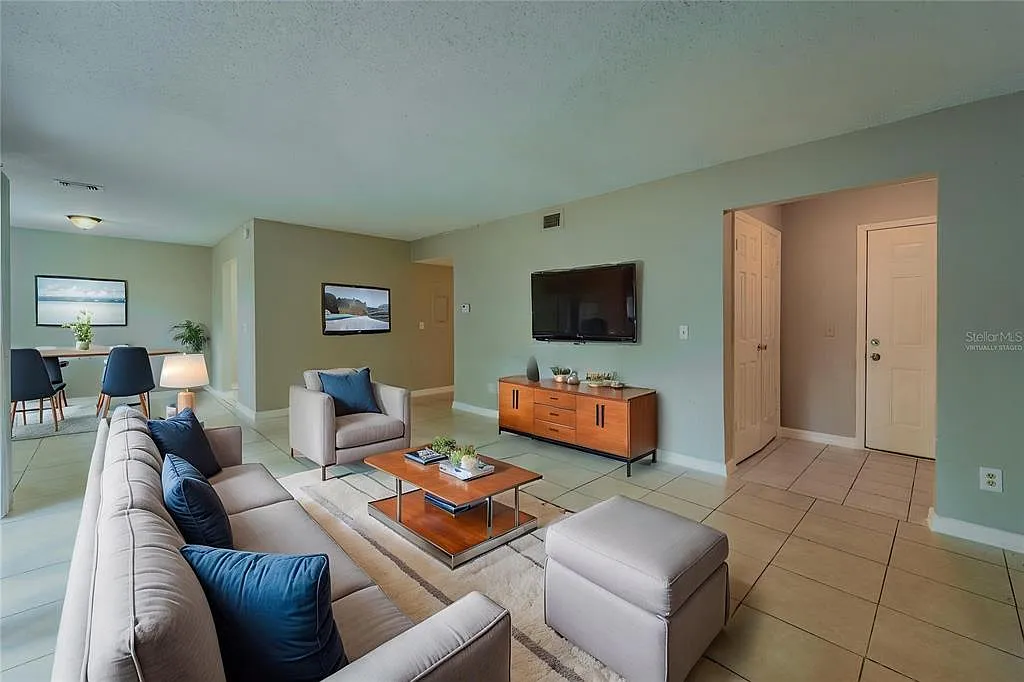 2 bed, 2.0 bath, 1165 sqft, $1,650 — Photo 2