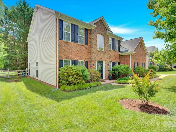 6107 Lowergate Dr, Waxhaw, NC 28173