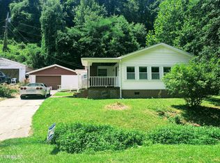 10632 Sandlick Rd, Bee, VA 24217