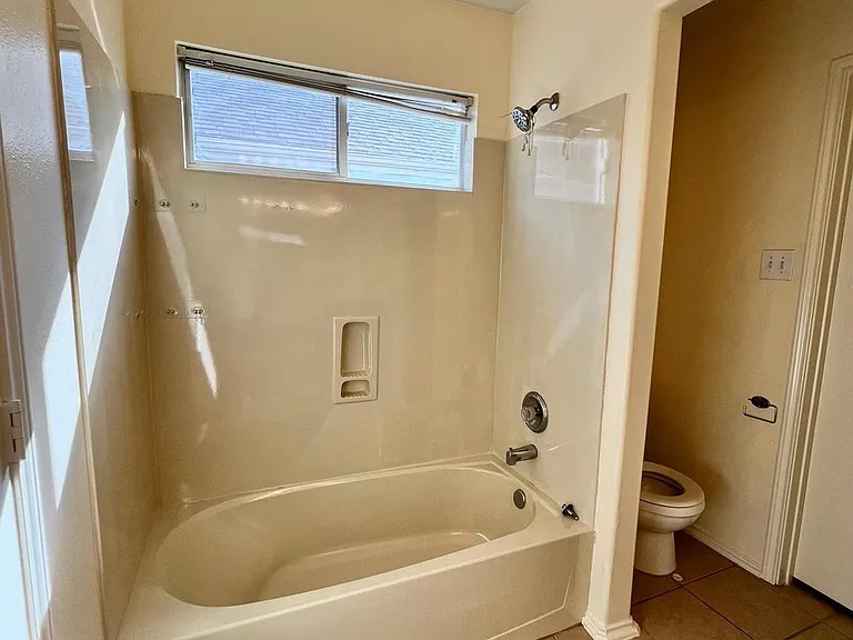 1522 Glasholm Dr — Photo 6