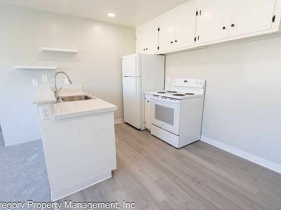 2nd image of 1525 Schiller St #0