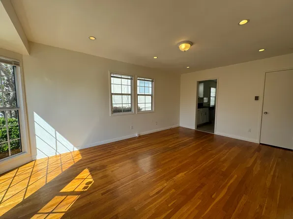 7017 Flight Ave, Los Angeles, CA 90045