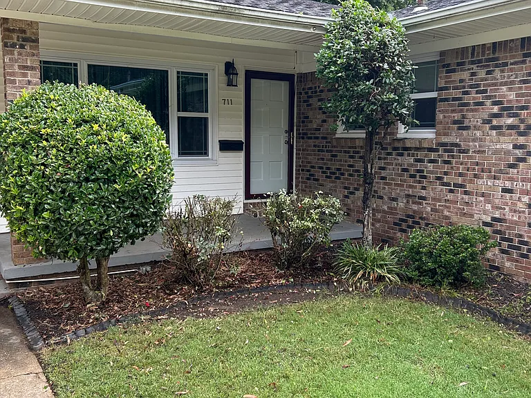 711 Samuel Dr — Photo 2